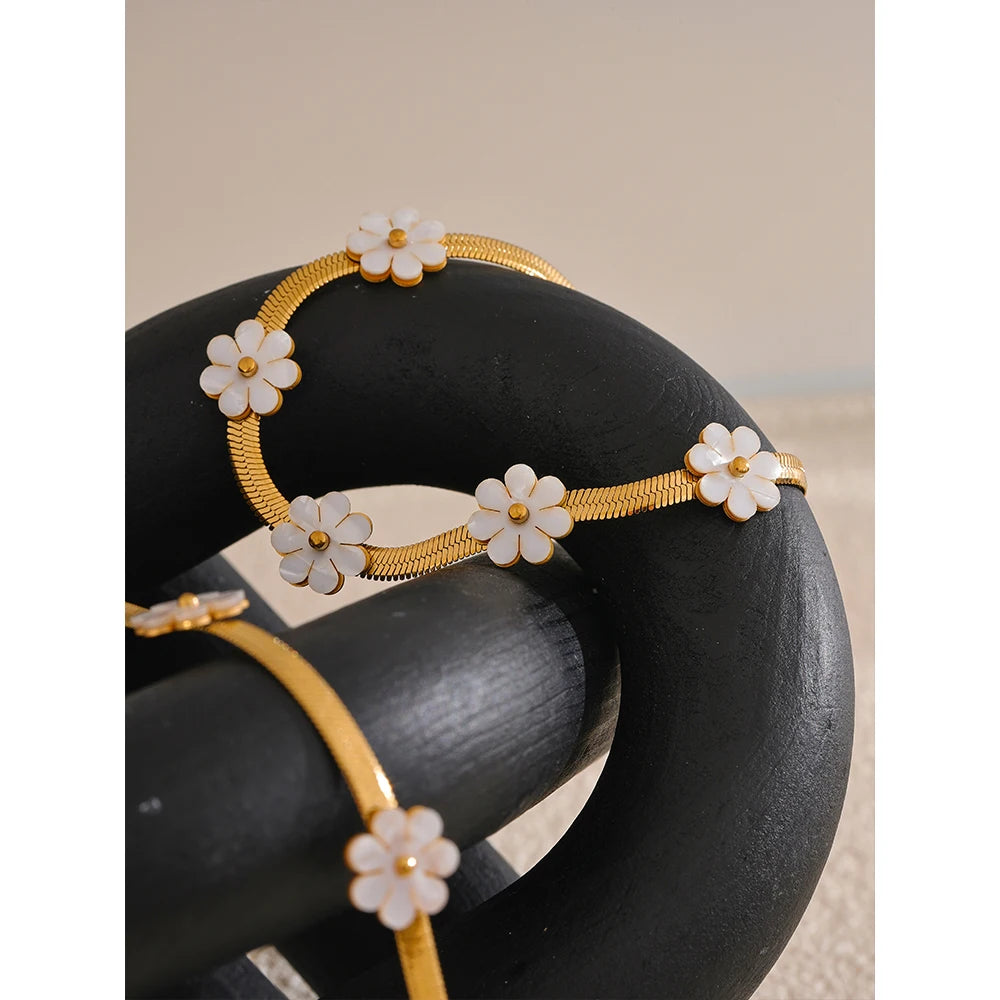 ShellBloom Flower Necklace & Bracelet Set